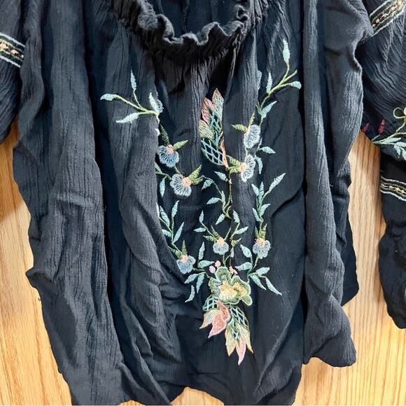 American Eagle Outfitters Embroidered Floral Off the Shoulder Top Size Small - Picture 4 of 7